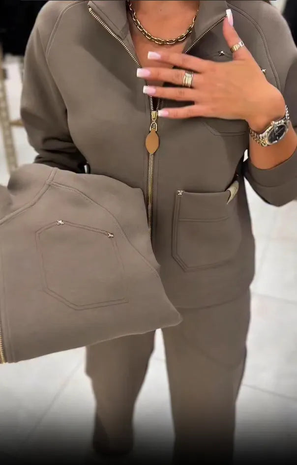Floranique - Set mit weicher Haptik aus kurz geschnittener Reißverschlussjacke und weit geschnittener Hose