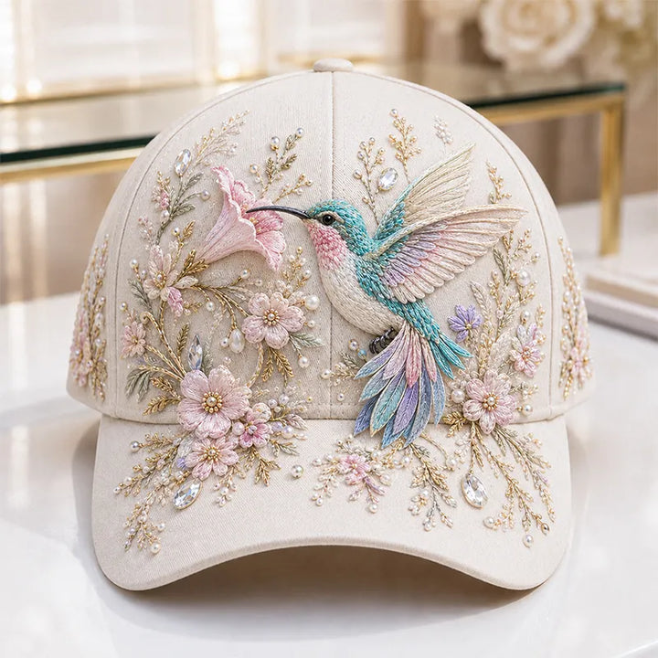 Arlena - Statement-Mütze mit floralen Pferde-Akzenten