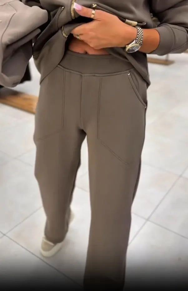 Floranique - Set mit weicher Haptik aus kurz geschnittener Reißverschlussjacke und weit geschnittener Hose