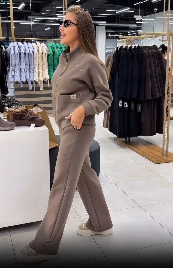 Floranique - Set mit weicher Haptik aus kurz geschnittener Reißverschlussjacke und weit geschnittener Hose