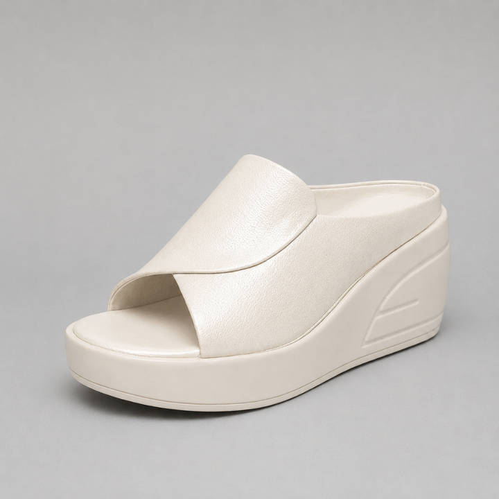 Alcinia - Stützende Slip-On-Keilsandalen