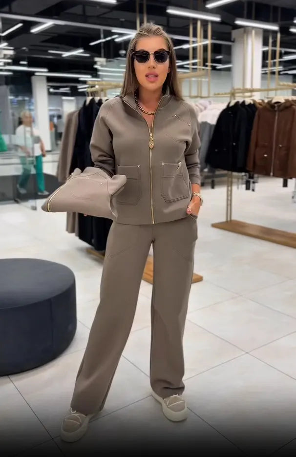 Floranique - Set mit weicher Haptik aus kurz geschnittener Reißverschlussjacke und weit geschnittener Hose