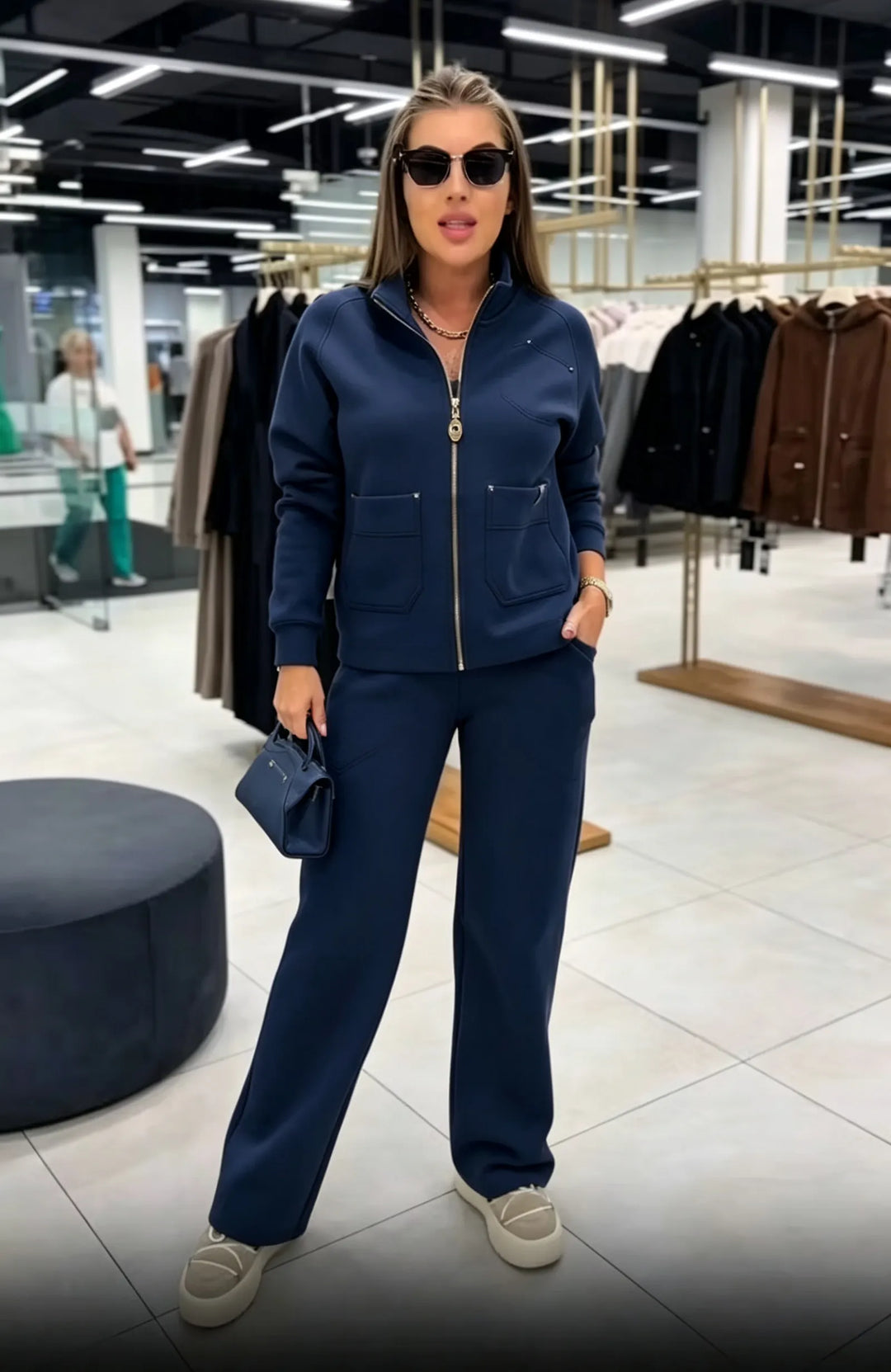 Floranique - Set mit weicher Haptik aus kurz geschnittener Reißverschlussjacke und weit geschnittener Hose