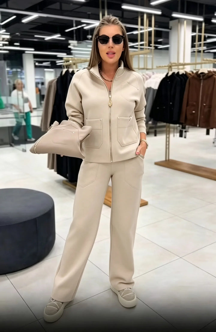 Floranique - Set mit weicher Haptik aus kurz geschnittener Reißverschlussjacke und weit geschnittener Hose