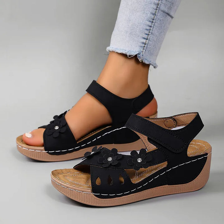 Fiorelia - Florale Komfort-Keilsandaletten