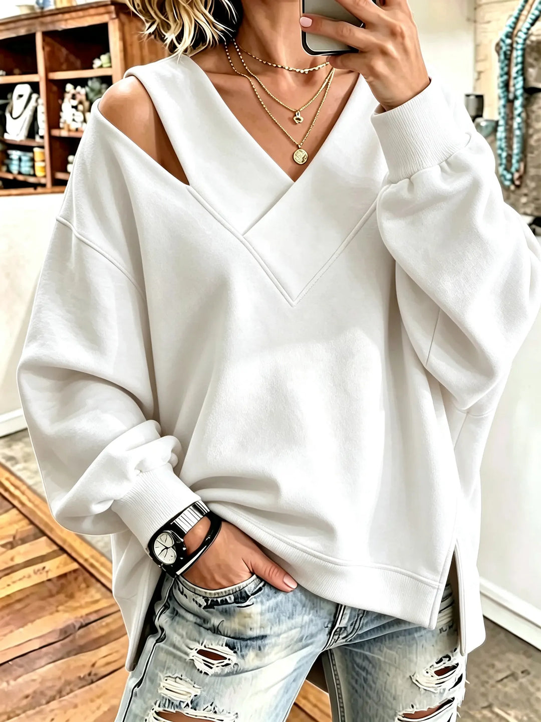 Aurelia - Sweatshirt mit Cut-out-Detail und V-Ausschnitt