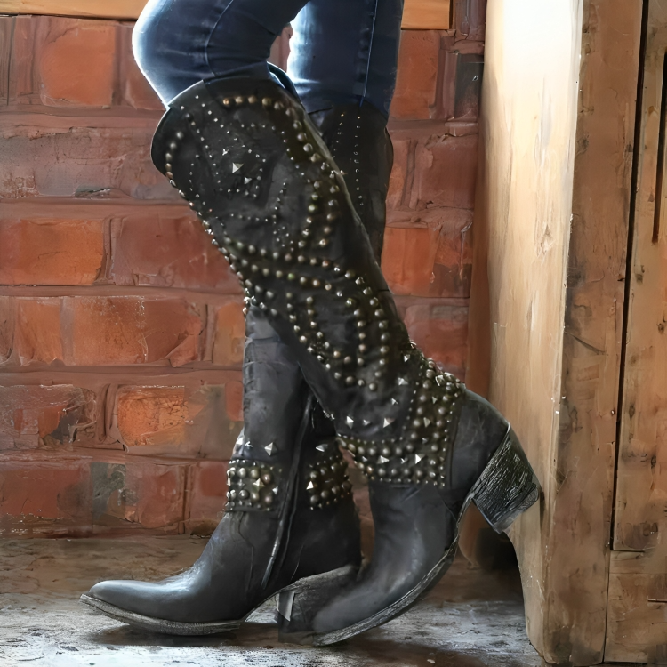 Sylverelle - Nietenbesetzte Vintage-Cowboystiefel
