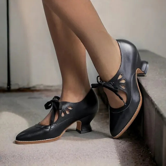 Veralyn - Vintage-Kitten-Heels zum Schnüren