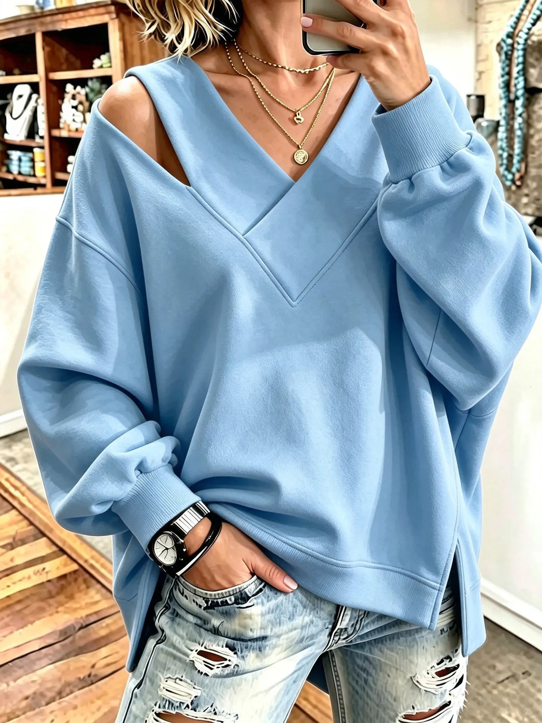Aurelia - Sweatshirt mit Cut-out-Detail und V-Ausschnitt
