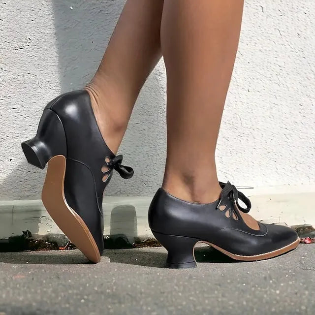 Veralyn - Vintage-Kitten-Heels zum Schnüren
