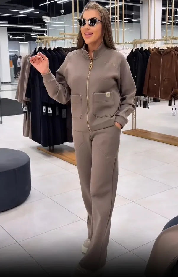 Floranique - Set mit weicher Haptik aus kurz geschnittener Reißverschlussjacke und weit geschnittener Hose